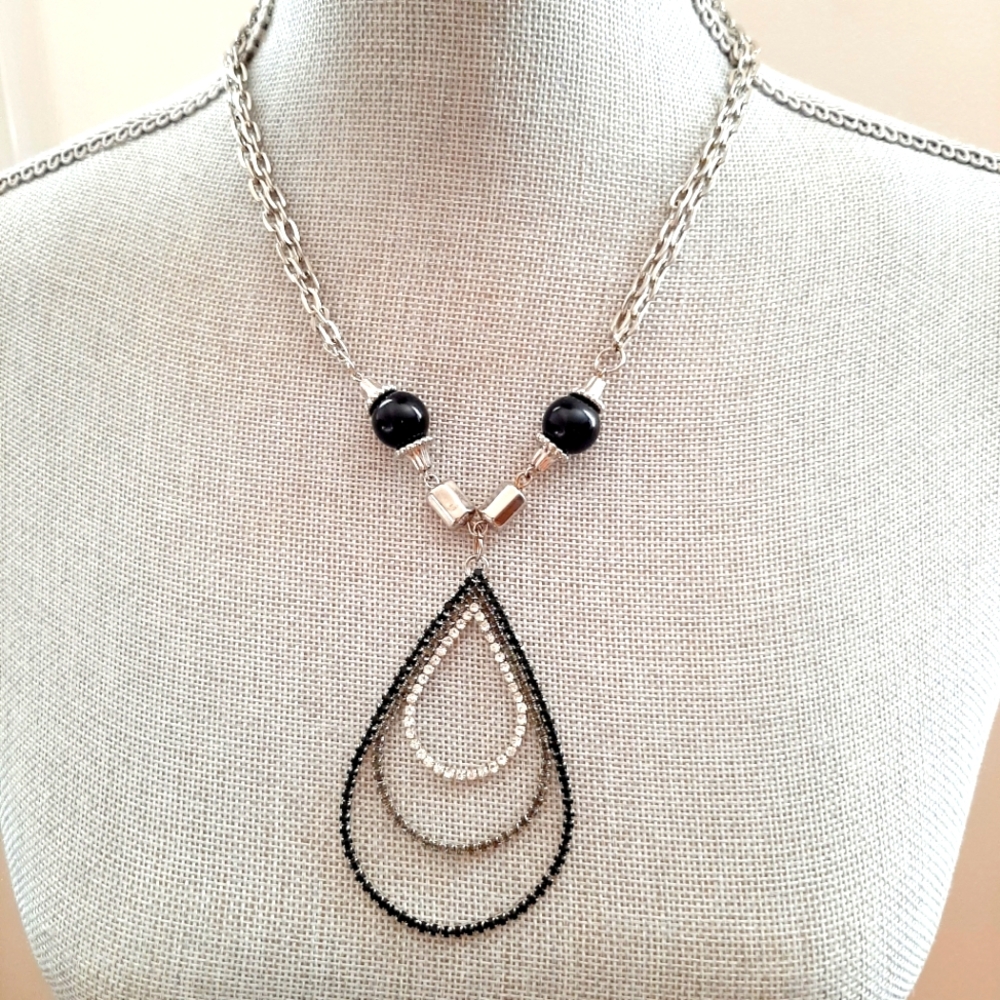 Beautiful Ladies Rhinestone Necklace
